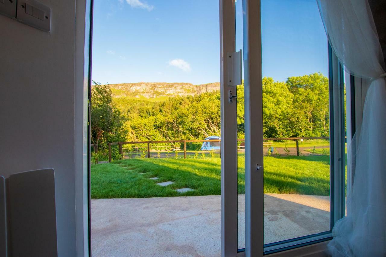 Waterfall Caves Turn-Around-Houses Villa Limavady Esterno foto